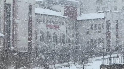 Hakkari ve Yüksekova’da eğitime kar engeli