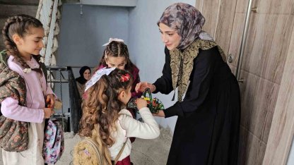 Hasköy’de bayram geleneği sürüyor: Çocuklar kapı kapı şeker topladı