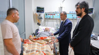 Hastanede tedavi gören vatandaşlara bayram ziyareti