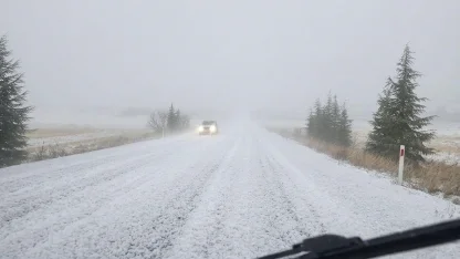 Haymana-Polatlı yolu dolu yağışı nedeniyle beyaza büründü