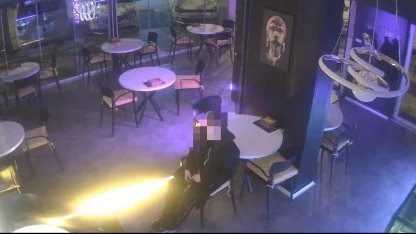 Hırsızlığın böylesi... Hırsızlık için girdiği kafede ısındı, yemek yedi