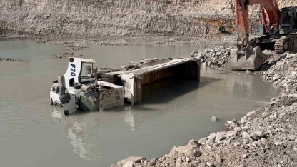 Hisarcık’ta maden sahasında hafriyat kamyonu devrildi: 1 ölü