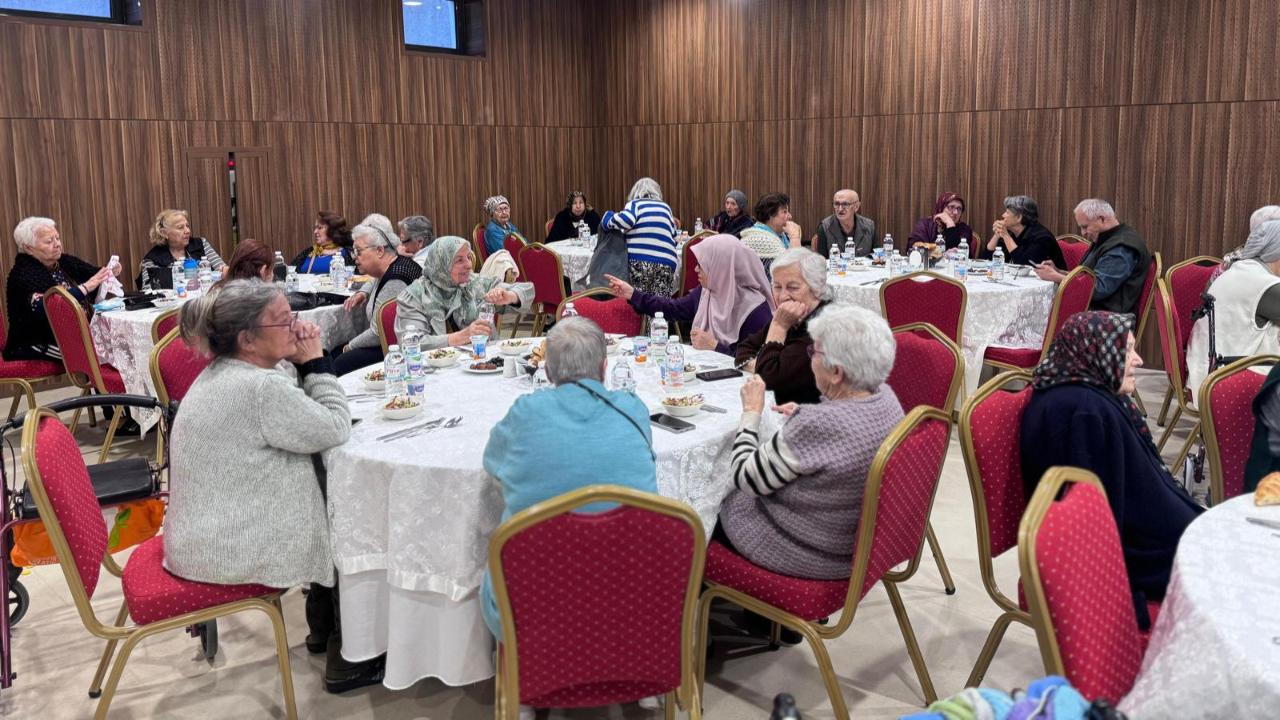 Huzurevinde iftar buluşması