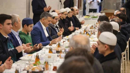 İçişleri Bakanı Mustafa Çiftçi, Kur’an kursu öğrencileriyle sahur yaptı