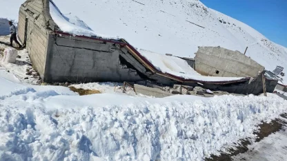 Iğdır’da ahır çöktü: Hayvanların önceden çıkarılması facianın önüne geçti