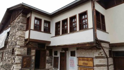 İki asırlık Emiroğlu Konağı tarihe ışık tutuyor