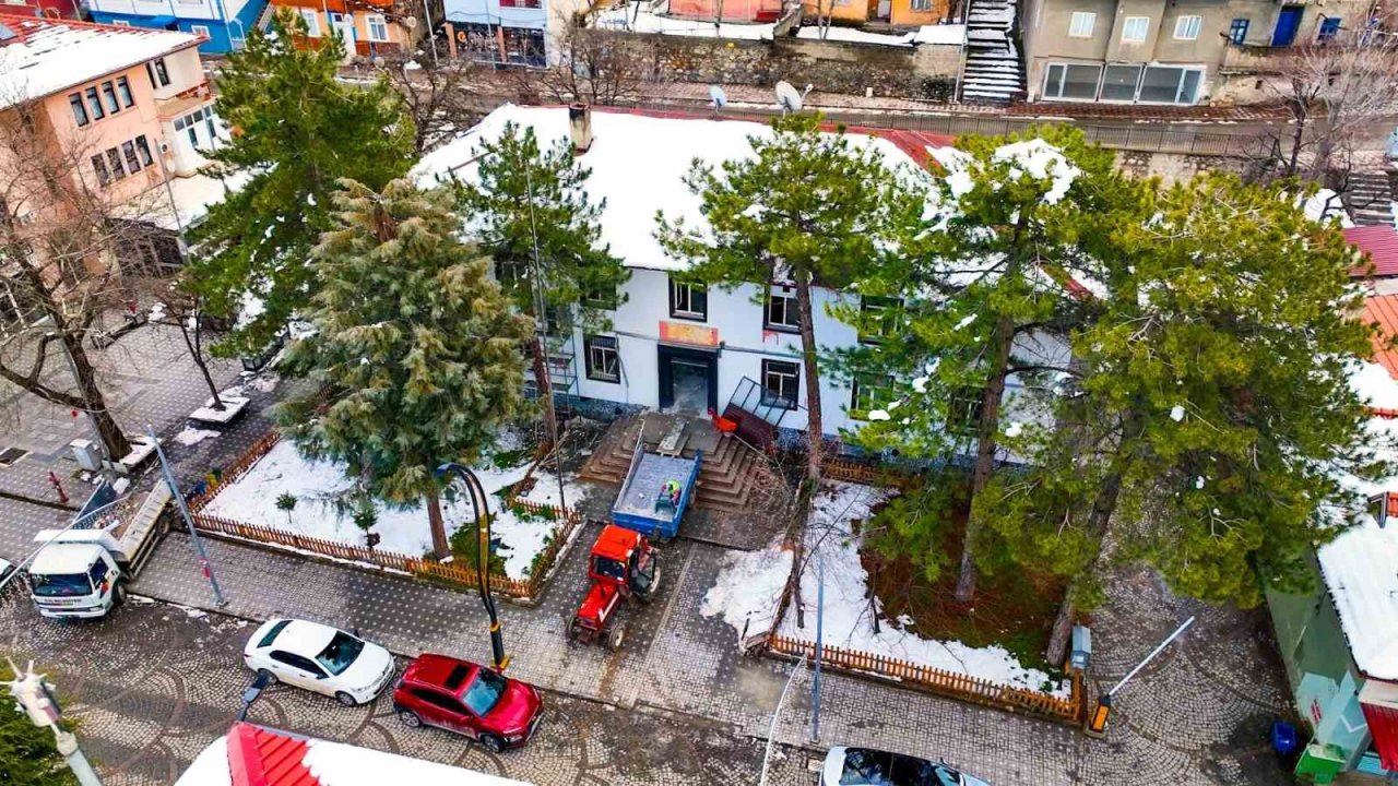 İliç’in tarihi taş binası restorasyonla yeniden hayat buluyor