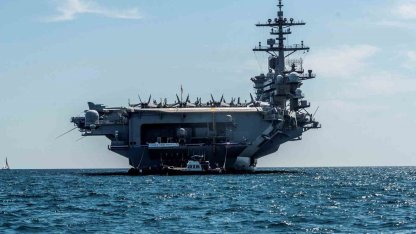 İran, ABD’ye ait USS Abraham Lincoln uçak gemisine füze saldırısı düzenledi