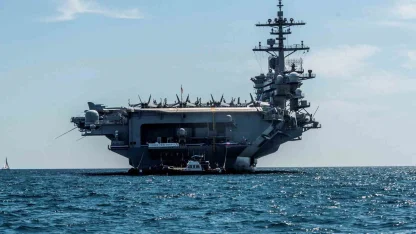 İran, ABD’ye ait USS Abraham Lincoln uçak gemisine füze saldırısı düzenledi