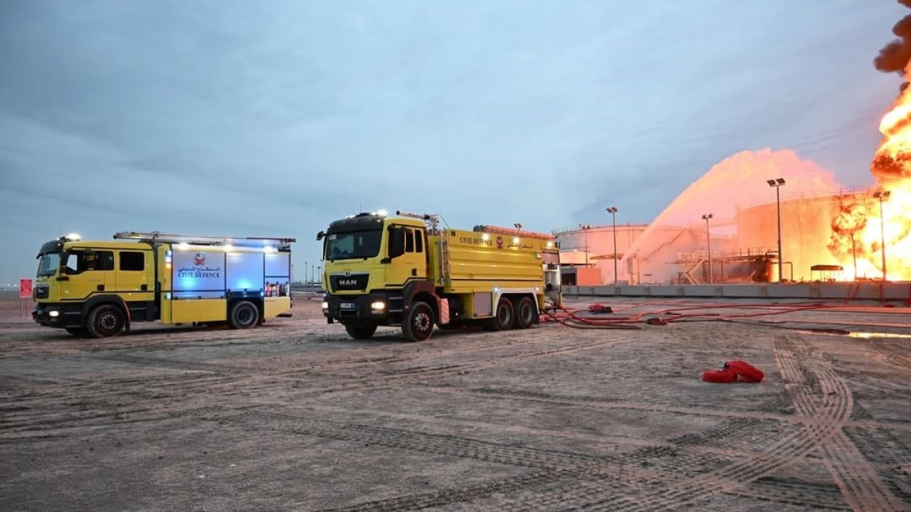 İran, Bahreyn’de yakıt tanklarını vurdu