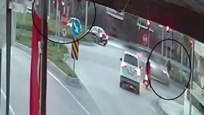 Işık ihlali yapan motosiklet otomobille çarpıştı: 2 yaralı