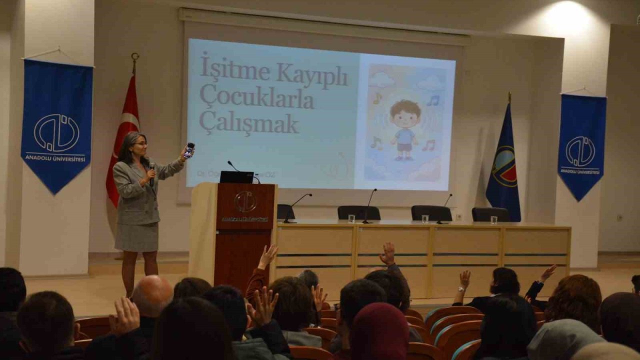 "İşitme Kayıplı Çocuklarla Çalışma" semineri