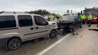 Isparta’da 8 kişinin yaralandığı kaza kamerada