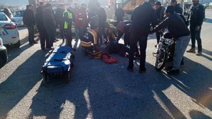 Isparta’da sürücüsünün kontrolünden çıkan motosiklet yola savruldu: 1 yaralı