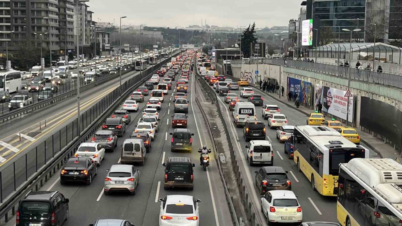 İstanbul’da akaryakıt zammı trafiğe yansımadı