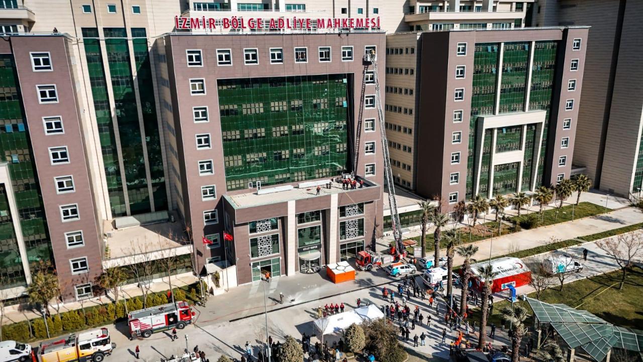 İzmir Adliyesi’nde nefes kesen bomba tatbikatı