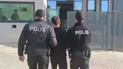 İzmir’de 47 yıl ve 33 yıl hapis cezasıyla aranan iki firari yakalandı