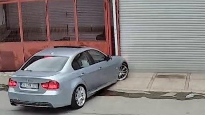 İzmir’de bir sürücü drift atarken kaza yaptı