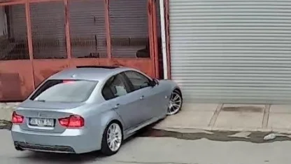 İzmir’de bir sürücü drift atarken kaza yaptı