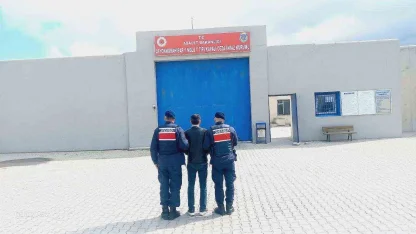 Jandarma çeşitli suçlardan aranan 55 kişiyi yakaladı