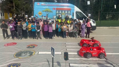 Jandarmadan öğrencilere güvenli trafik eğitimi