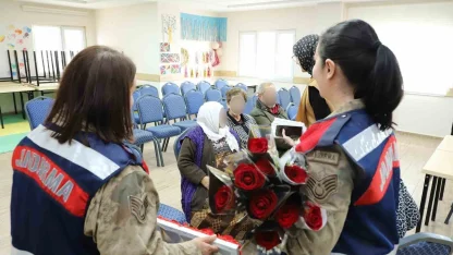 Jandarmadan Yaşlılar Haftasında anlamlı ziyaret