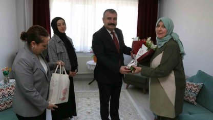 Kadın gaziye ve şehit annesine anlamlı ziyaret