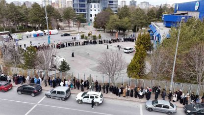 Kadir Gecesi’nde kutsal emanetler için uzun kuyruklar oluştu