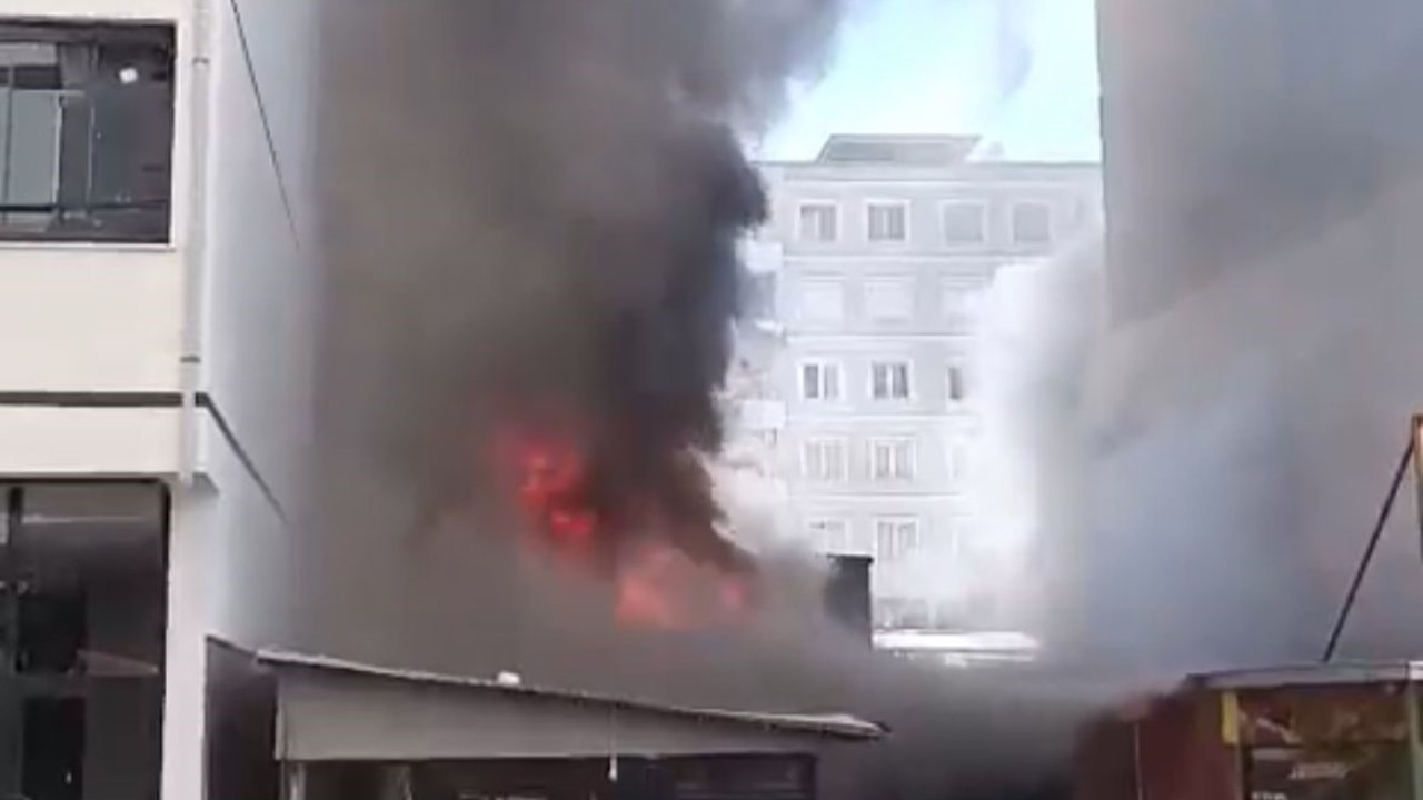 Kahramanmaraş’ta manavda çıkan yangını itfaiye söndürdü