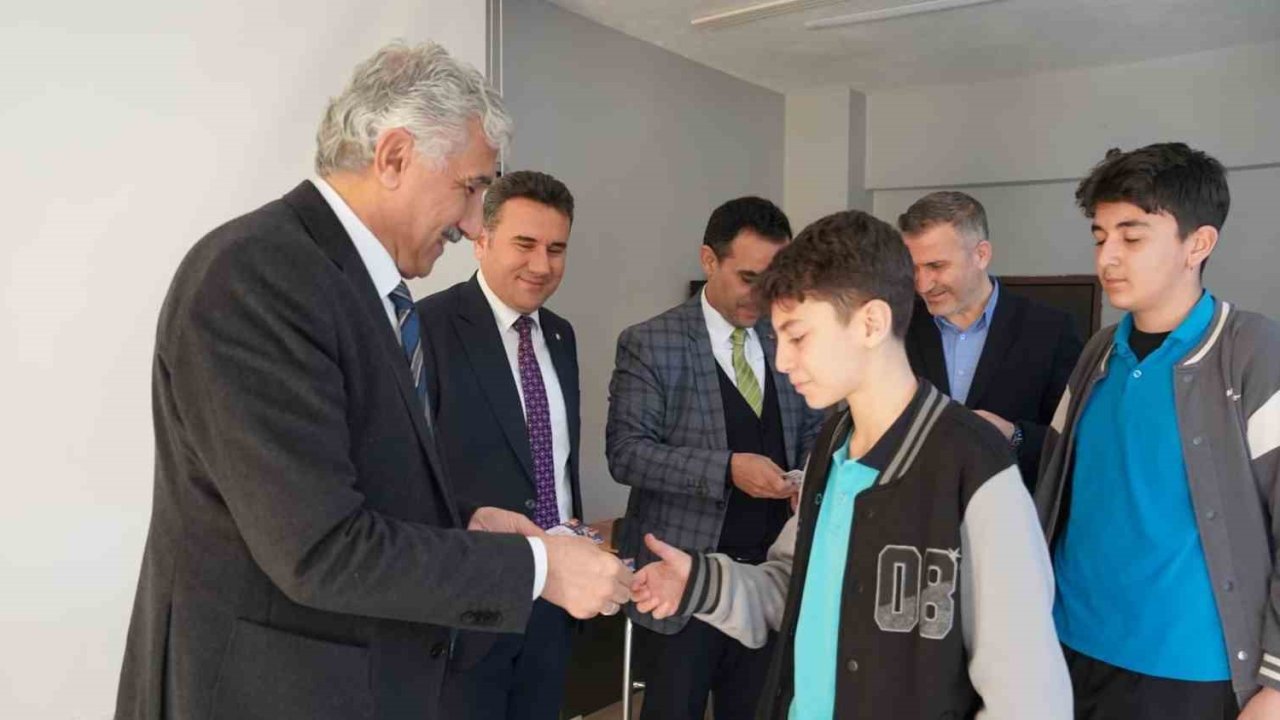 Kahta Belediyesi’nden YKS ve LGS öğrencilerine dijital destek