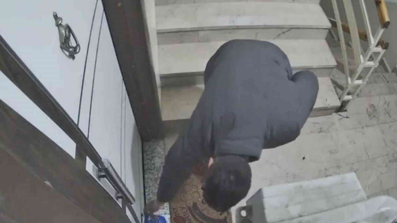 Kapı kapı para topladı, gözü kargoda kaldı: Güvenlik kamerası hırsızlığa engel oldu