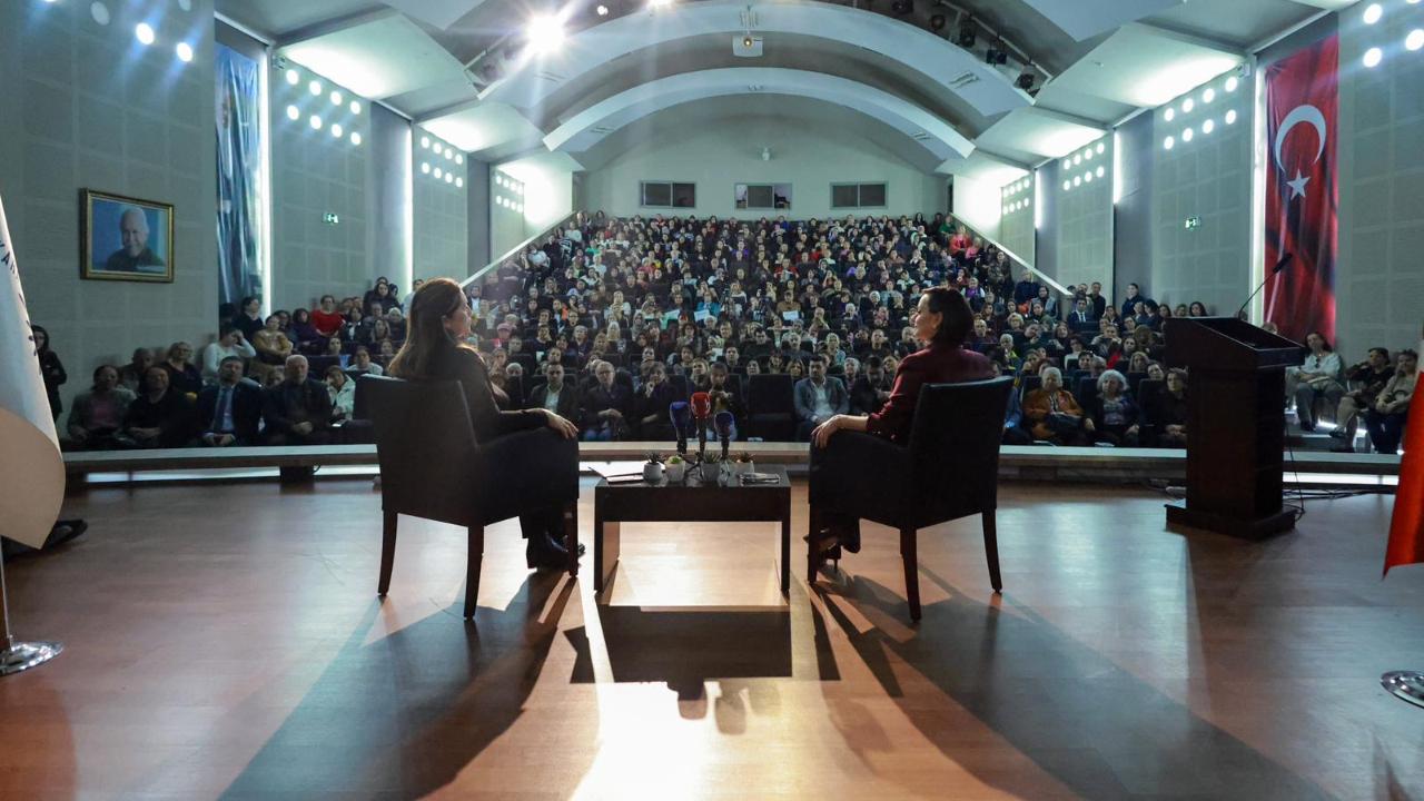 Karabağlar ‘da Kadın ve Demokrasi Forumu