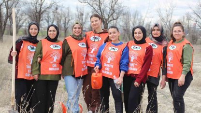 Karapınar’da erozyon sahasına fidan dikildi