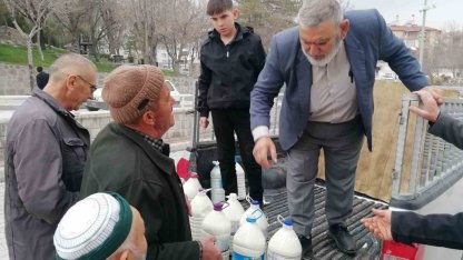 Karapınar’da gönülleri ısıtan dayanışma: 20 ton sütü ücretsiz dağıttı