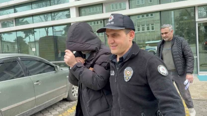 Kardeşiyle tartışan polisin burnunu kırdı, tutuklandı