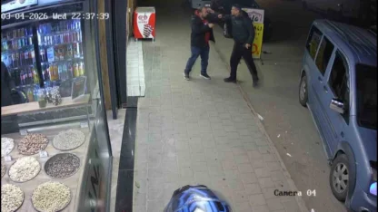 Kardeşler arasında "alacak-verecek" kavgası: O anlar kamerada