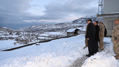Karla kaplı karakolda Mehmetçikle iftar programı düzenlendi