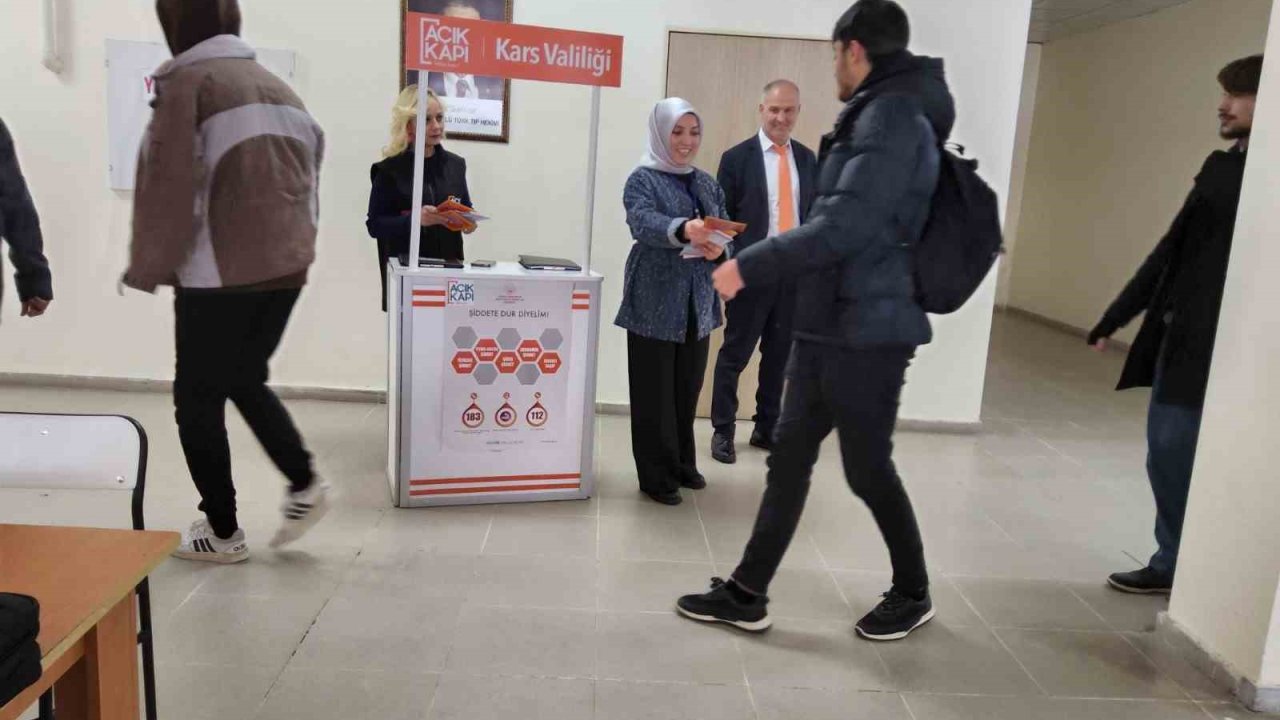 Kars’ta "Açık Kapı"dan üniversite öğrencilerine yakın temas