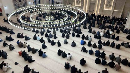 Kars’ta bayram namazında camiler doldu, taştı