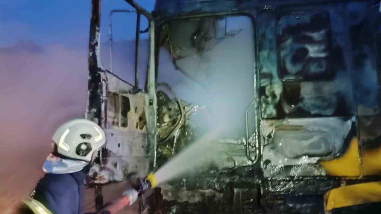 Kastamonu’da alevlere teslim olan seyir kullanılamaz hale geldi