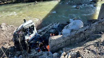 Kastamonu’da beton mikseri dere yatağına uçtu: 1 yaralı