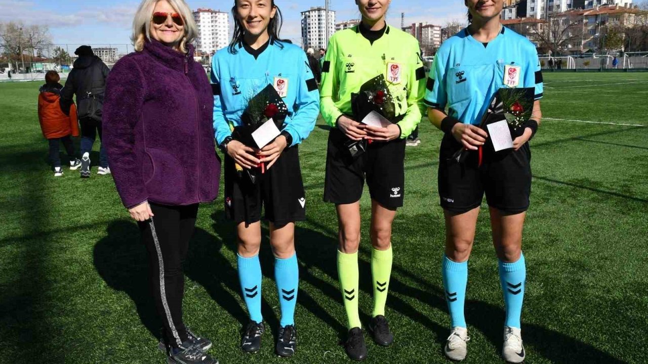 Kayseri’de kadın hakemlere 8 Mart jesti