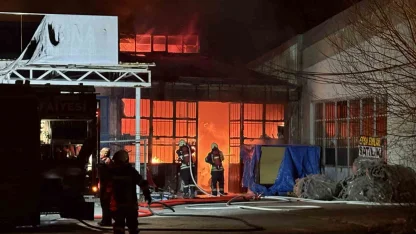 Kayseri’de mobilya atölyesi alevlere teslim oldu