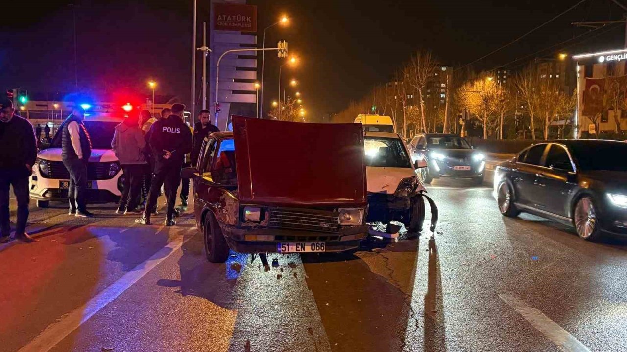 Kayseri’de otomobiller çarpıştı: 1 yaralı