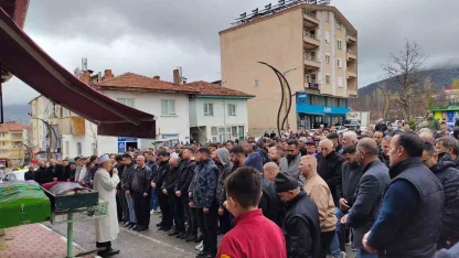 Kazada hayatını kaybeden nişanlı çift yan yana toprağa verildi