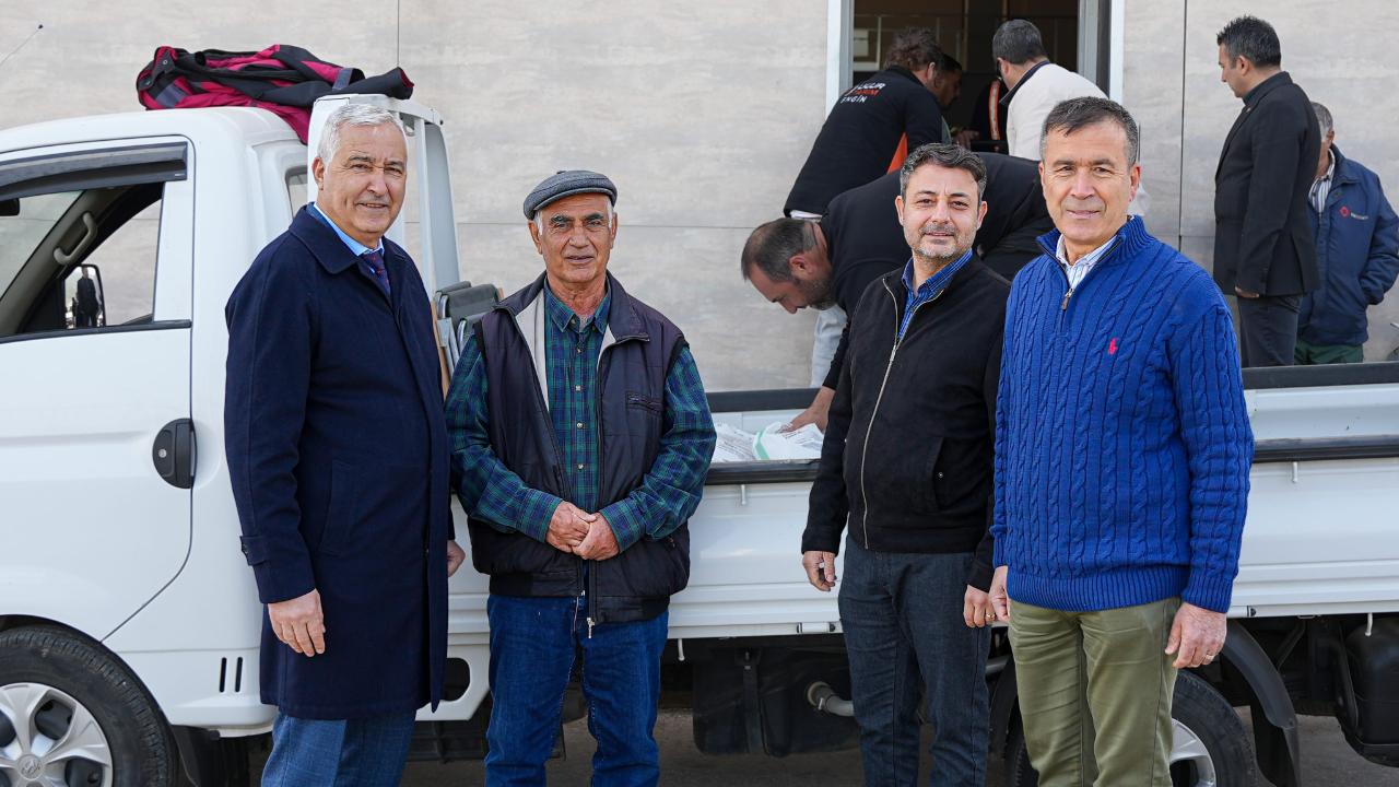 Kemalpaşa Belediyesi'nden çiftçiye 208 ton gübre desteği