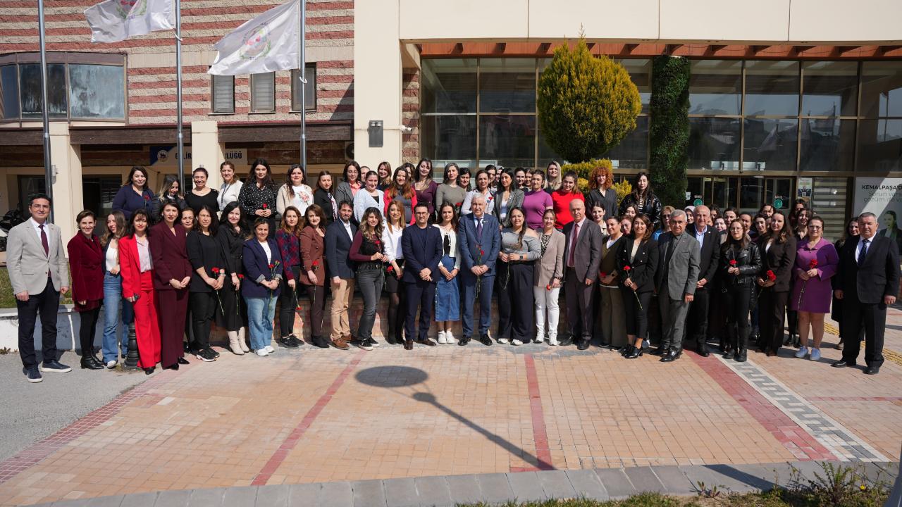 Kemalpaşa'da anlamlı 8 Mart buluşması
