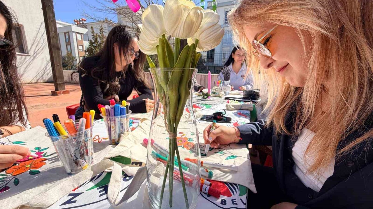 Kepez’de anneler çanta boyadı