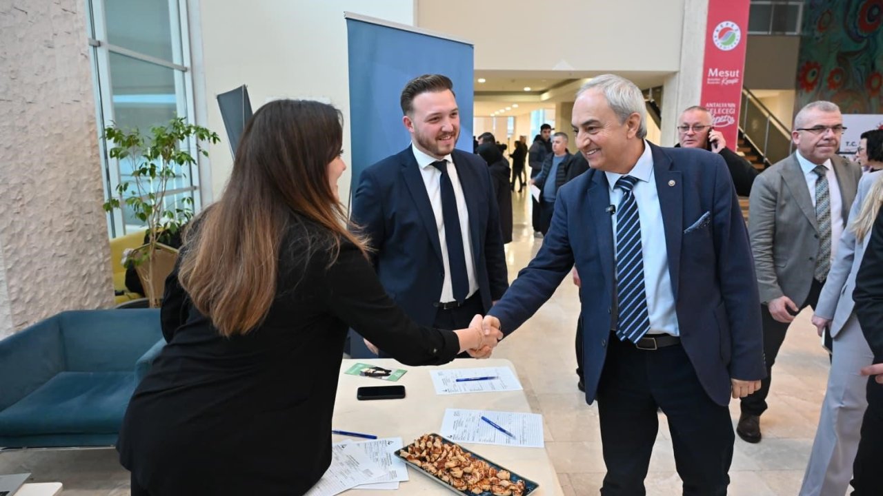 Kepez’de iş arayanlarla işverenler aynı çatı altında buluştu