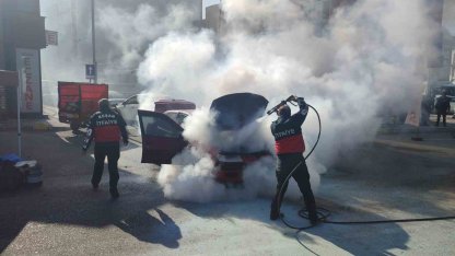 Keşan’da otomobilde çıkan yangın büyümeden söndürüldü